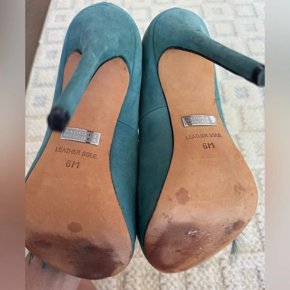 BADGLEY MISCHKA Ginnie teal leather heels & feathers size US 6 party wedding - Picture 6 of 7